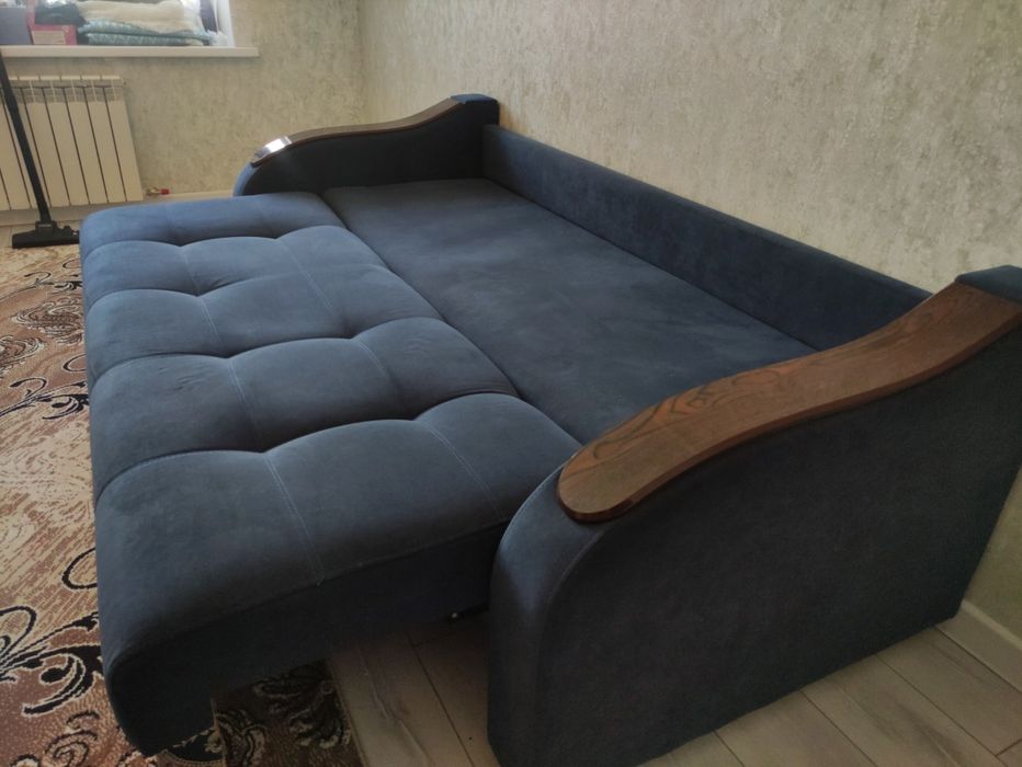 Диван раскладной в хорошем состоянии