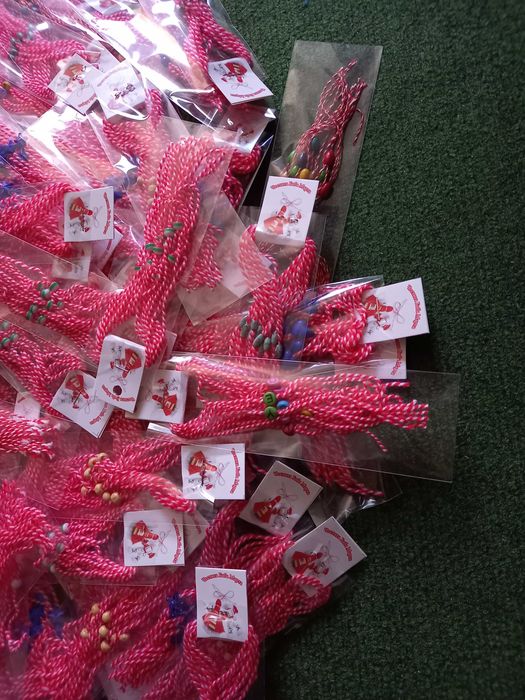 СУПЕР ЦЕНА!Мартенички на снопчета по 10бр опаковани с целофан и картон