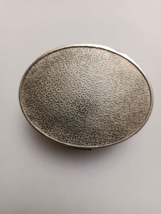 Продавам изящна кутийка за бижута