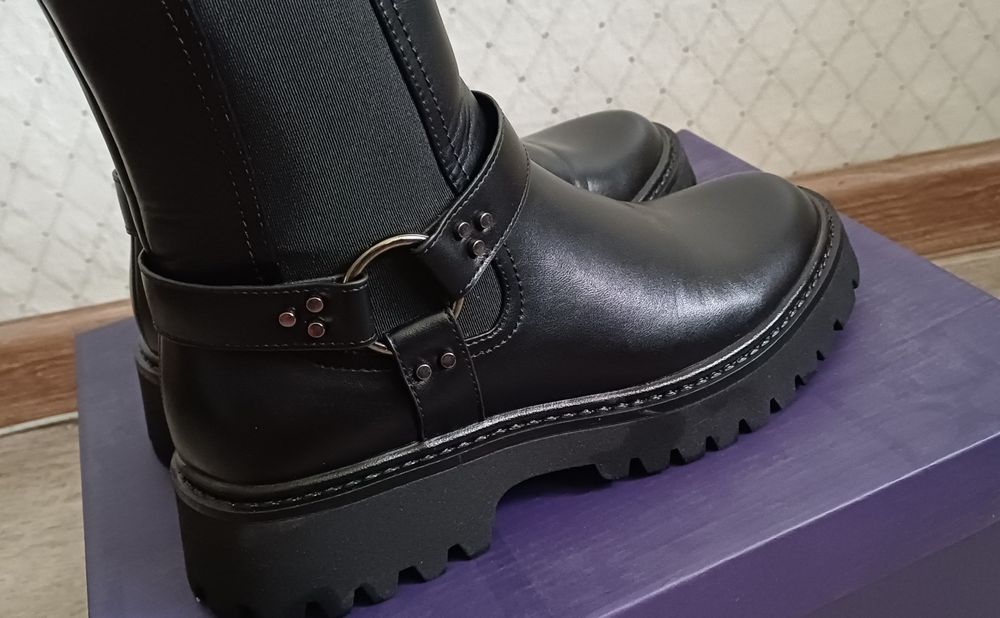 Продам ботинки осенние
