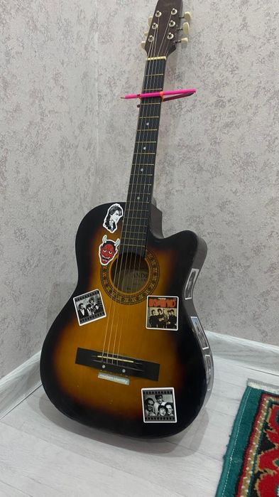 Продам гитару 10000