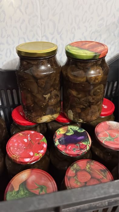 Маринованные грибы коровники и сморчки (или северный трюфель)
