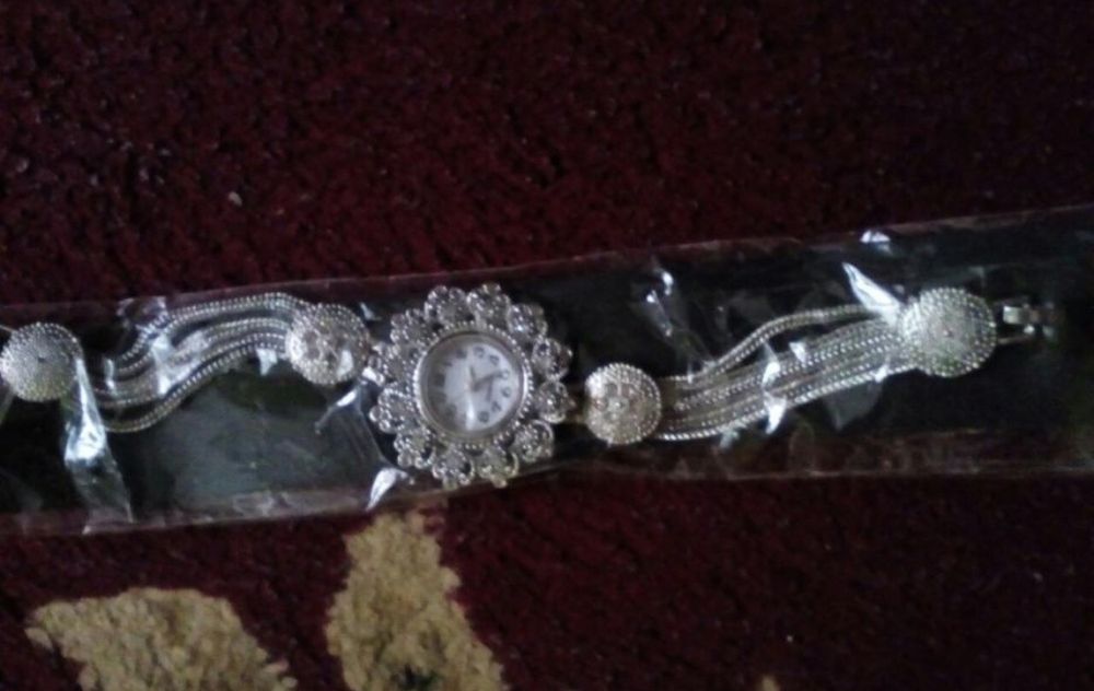 Часы женские. Новое.