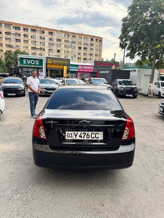 2023-yilda ishlab chiqarilgan Chevrolet Gentra sotiladi.