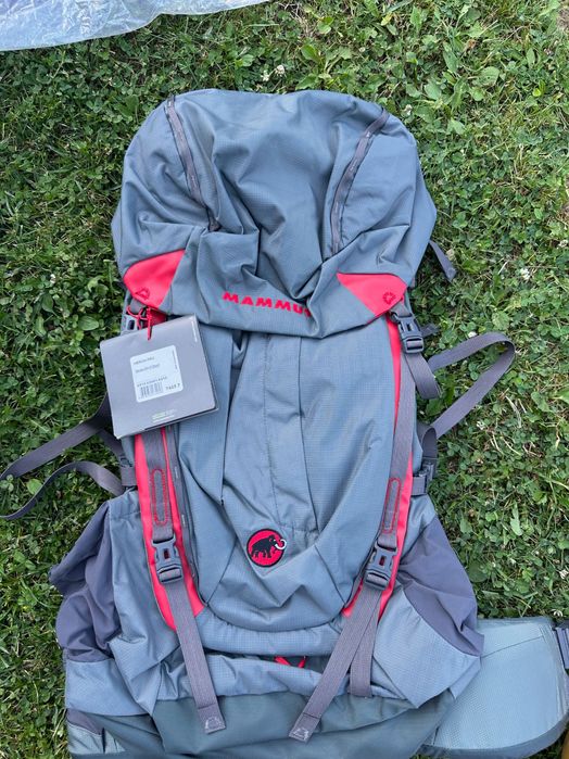 Corturi  saci dormit saltele ghiozdane de drumeție genți