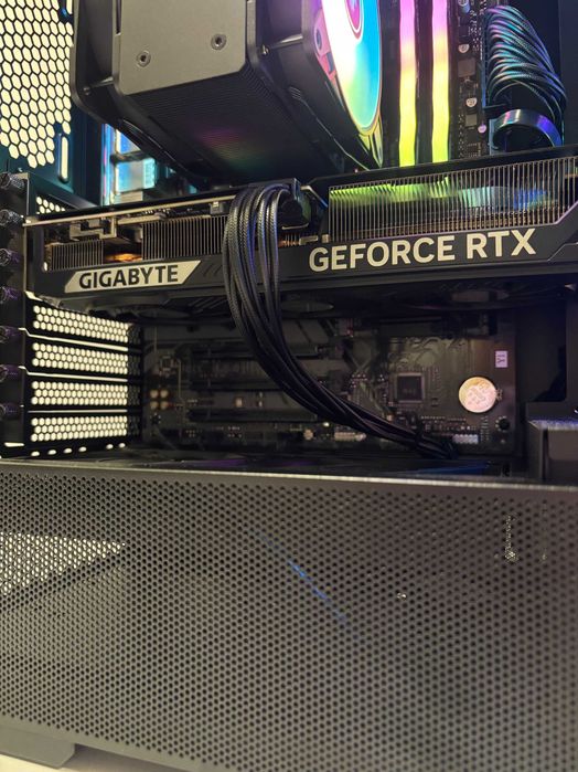 Геймърски компютър AMD Ryzen 7 7800X3D, RTX 5070 12GB, 32GB ram DDR5