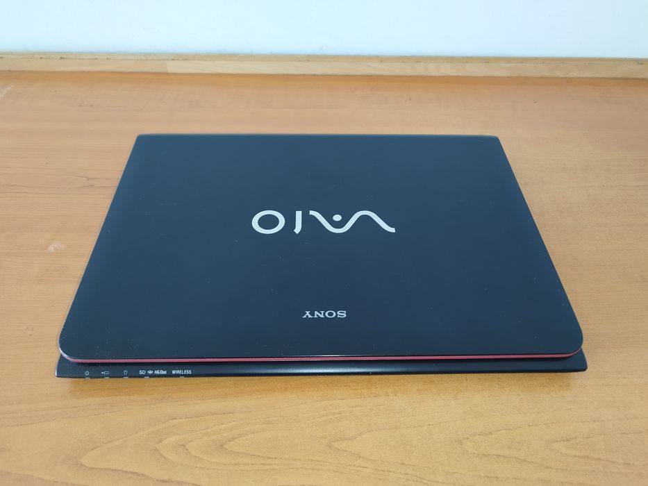 Лаптоп Sony Vaio - 14 инча , 8GB рам, 4 часа батерия, 120GB SSD