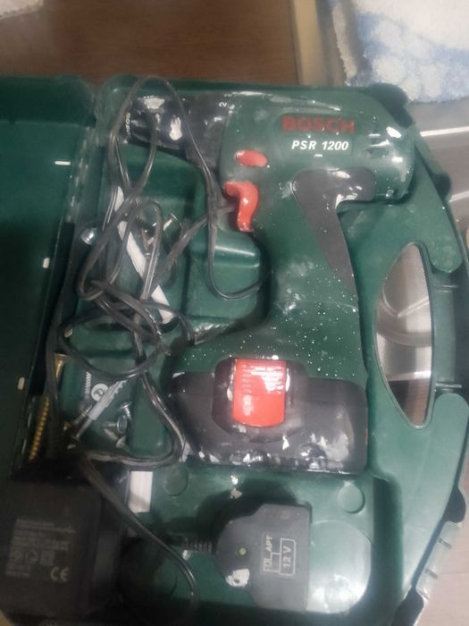 Vand  scule toate la același preț