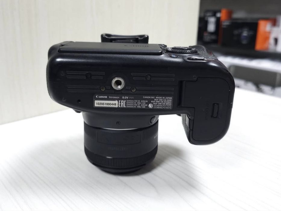 Canon 6D Mark 2 с обьективом