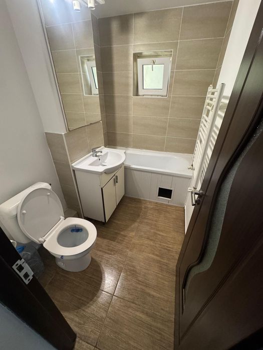 Vand apartament cu 4 camere zona Obcini