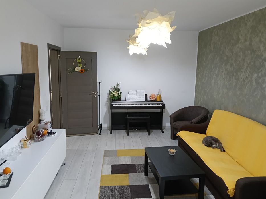 Vând  apartament 3 camere, decomandat