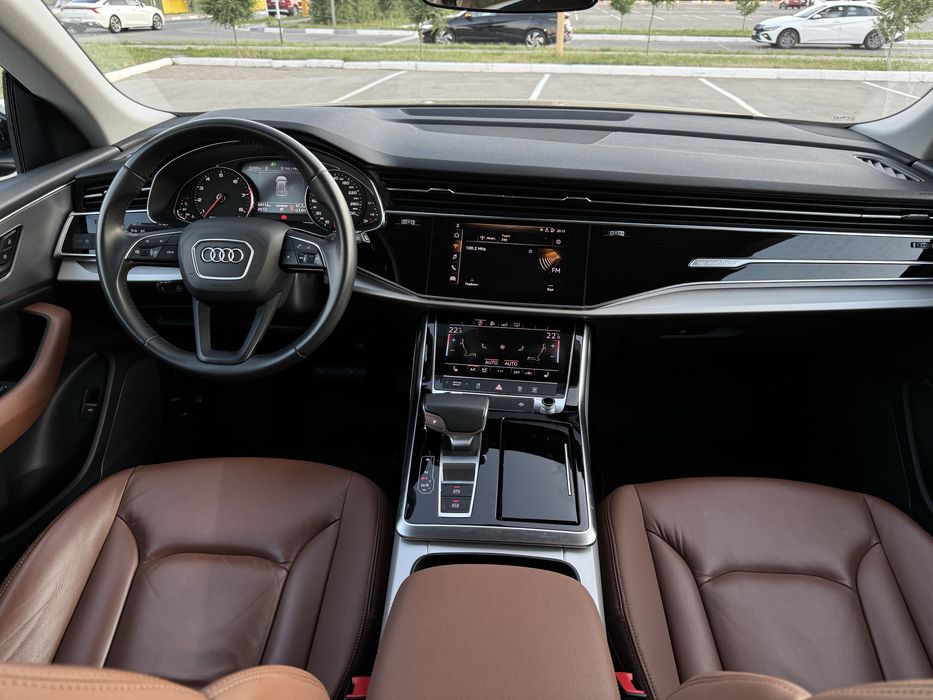 Продам  Audi  Q8