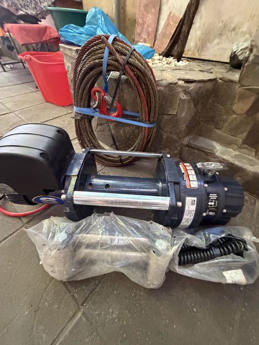 Troliu acționate electric