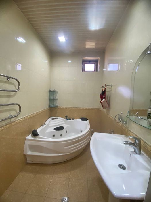 Аренда. Янгихаят район. Участок 6соток 7комнат+холл