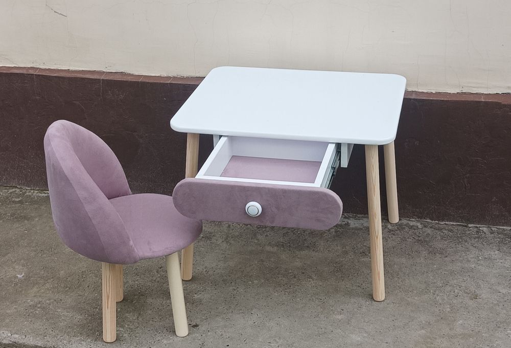 Скидки на Детские столы и стулья.