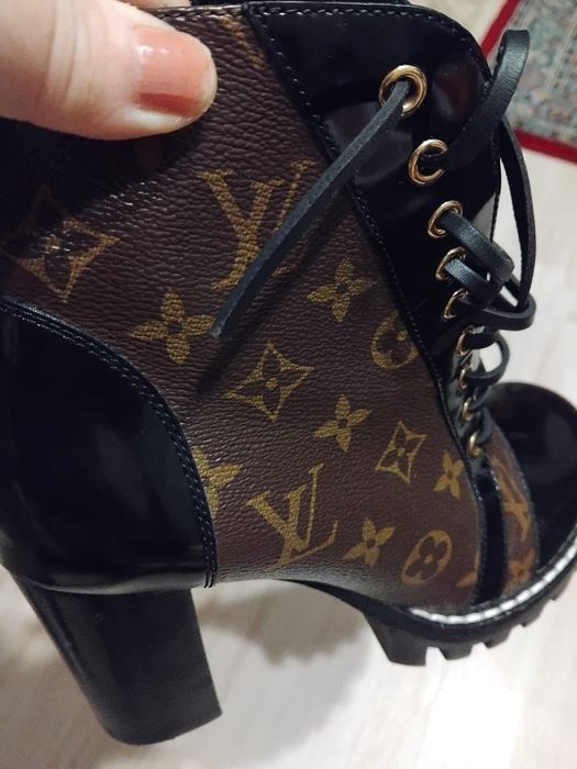 Ghetuțe damă Louis Vuitton purtate 2 ori  in stare impecabilă