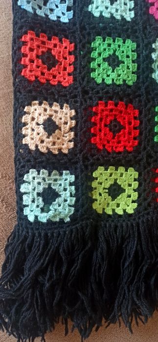 Шал,ръчно изплетен