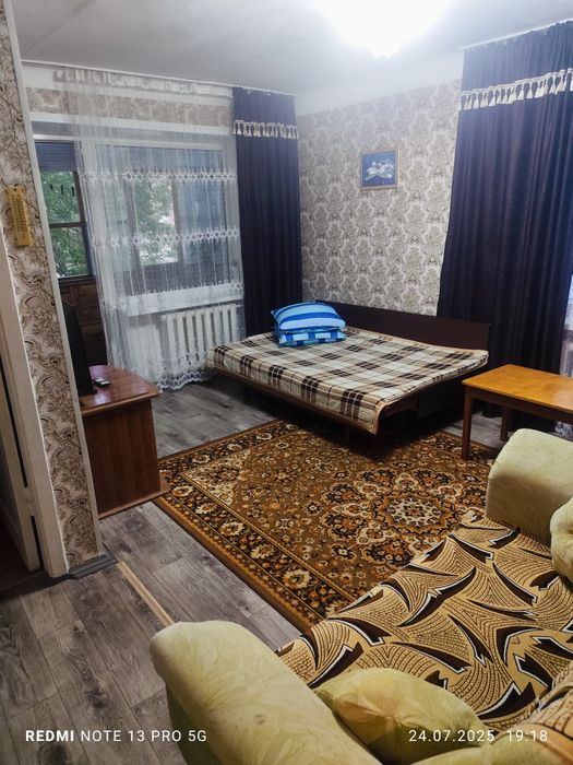 Посуточно 1 комнатная.