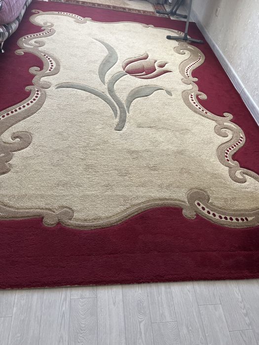 Продам ковер в хорошем состоянии