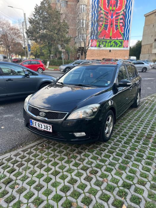 Utilizat Kia Ceed 2011 luna 12