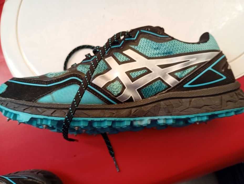 За планина и спорт Asics