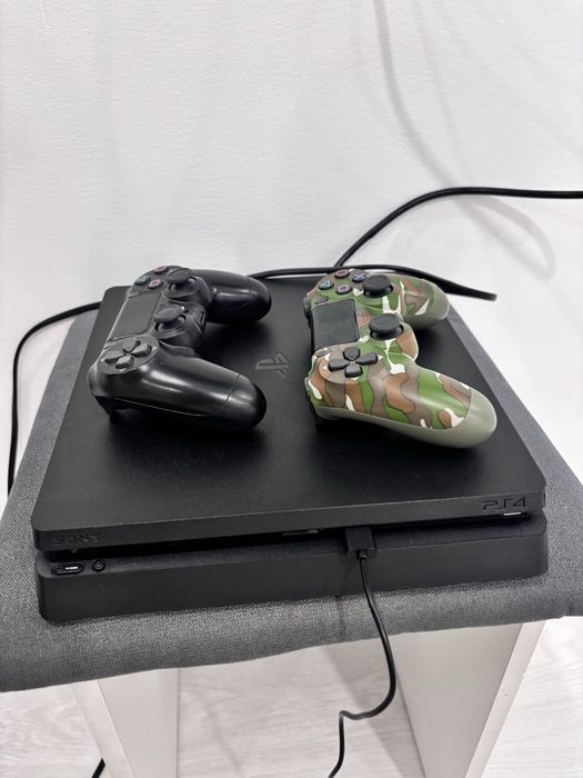 Продам PS4 slim 1 TB