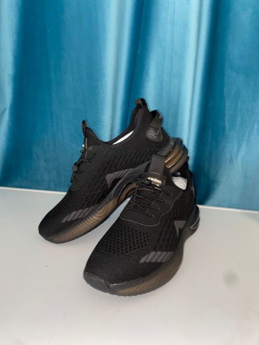 Продаю кроссовки