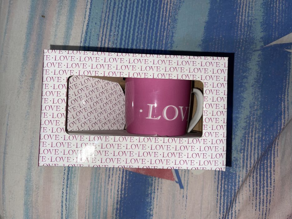 Cana roz Love cu suport de carton noua in cutie
