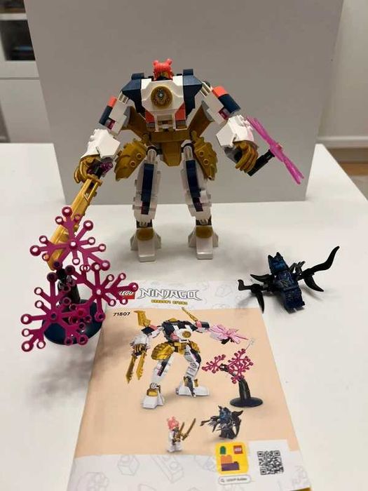 Set LEGO Ninjago – robot/mech + figurine, complet cu instrucțiuni. 71807