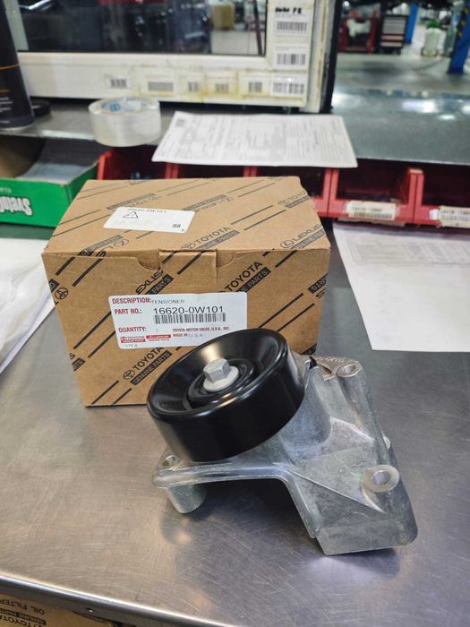 Ролик натяжителя Land Cruiser 200