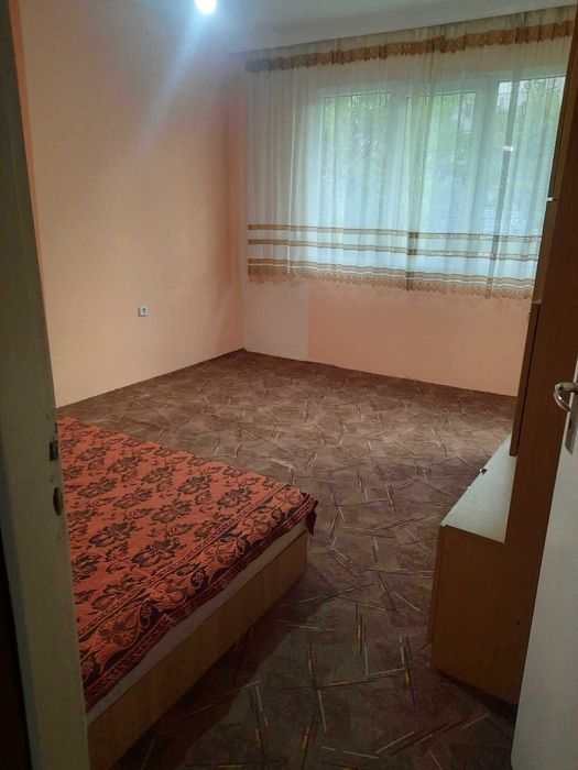 Дава се под наем Тристаен апартамент в Шумен, 5-ти полк - 65 кв.м за 204 € - Снимка #2