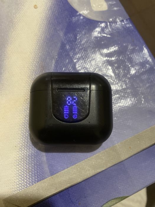 Vand căsti prin Bluetooth