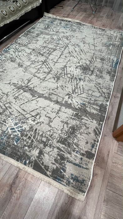 Ковёр 2/3 абсолютно новый