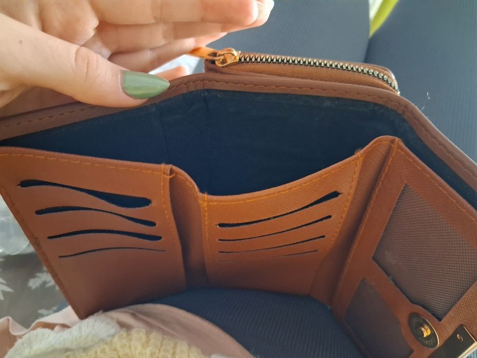 Дамско портмоне в кафяво