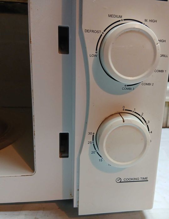 Микровълнова печка CANDY с грил