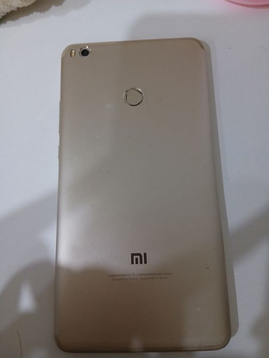 Xiaomi Mi Max 2    .