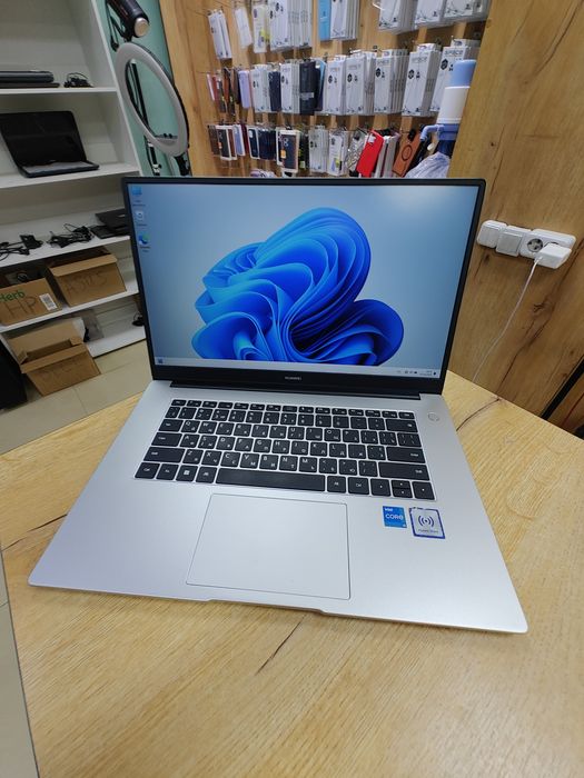 Ноутбук Huawei MateBook | Core i3 | 8/256