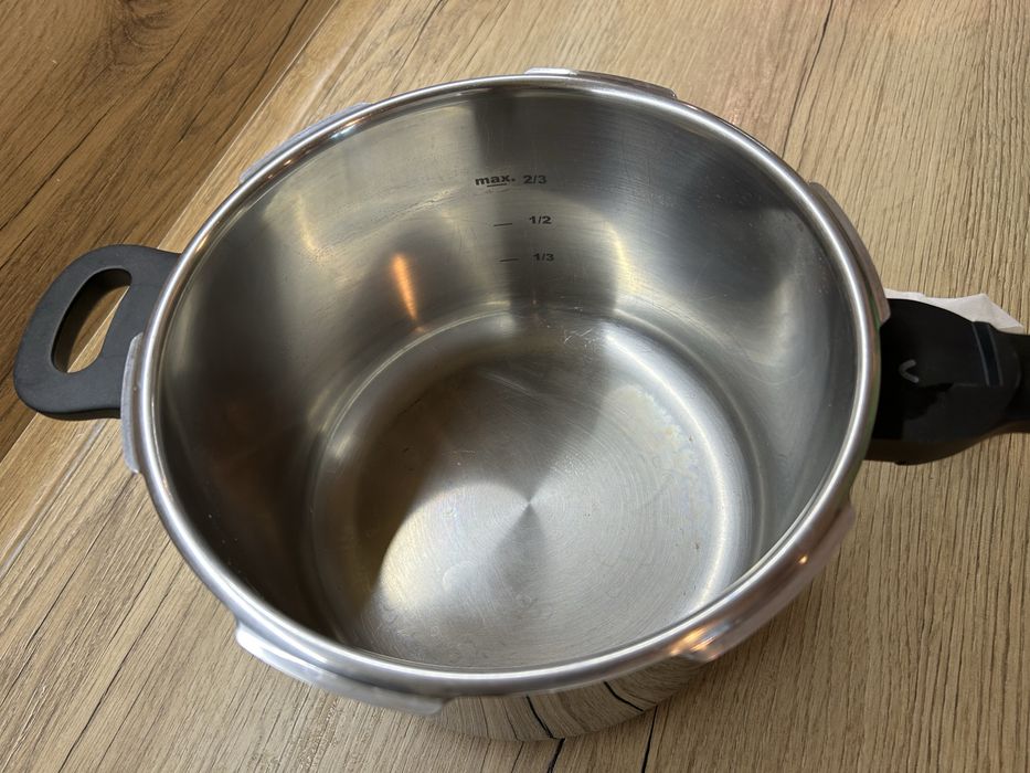 Тенджера под налягане TEFAL