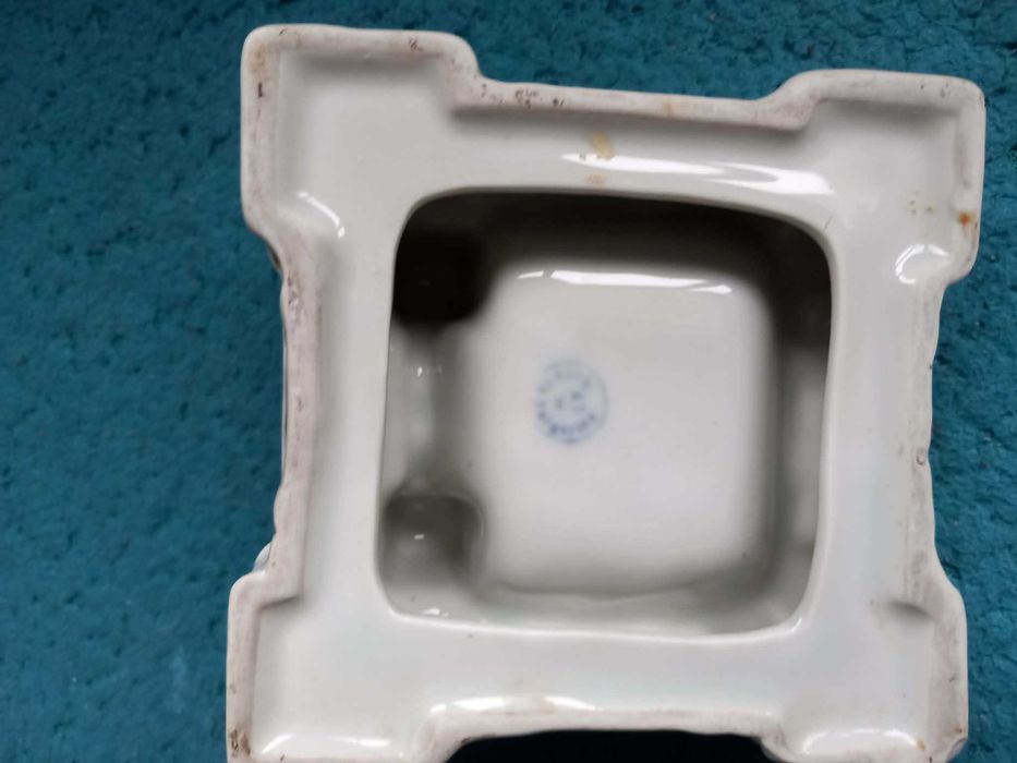 Пепелник Баба Вида