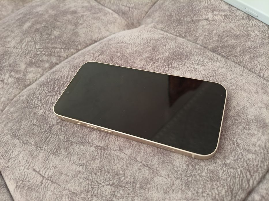 Продам iPhone 13 белого цвета