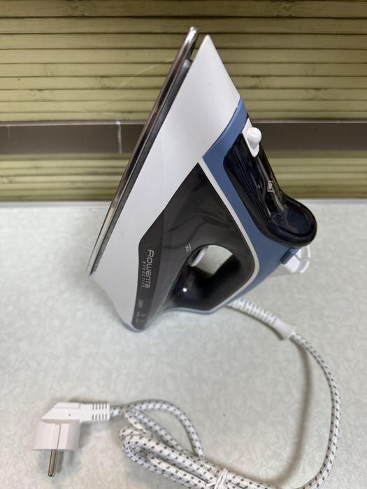 Парна ютия Rowenta Effective DX1531