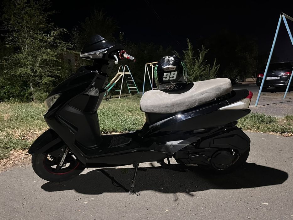 Продам скутер м8 про