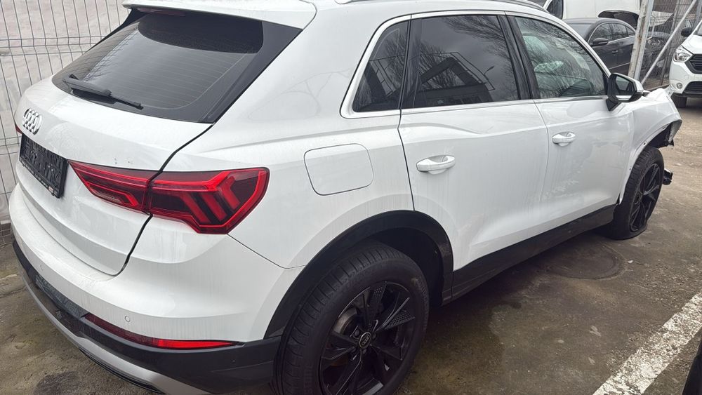 Vand Audi q3 avariat