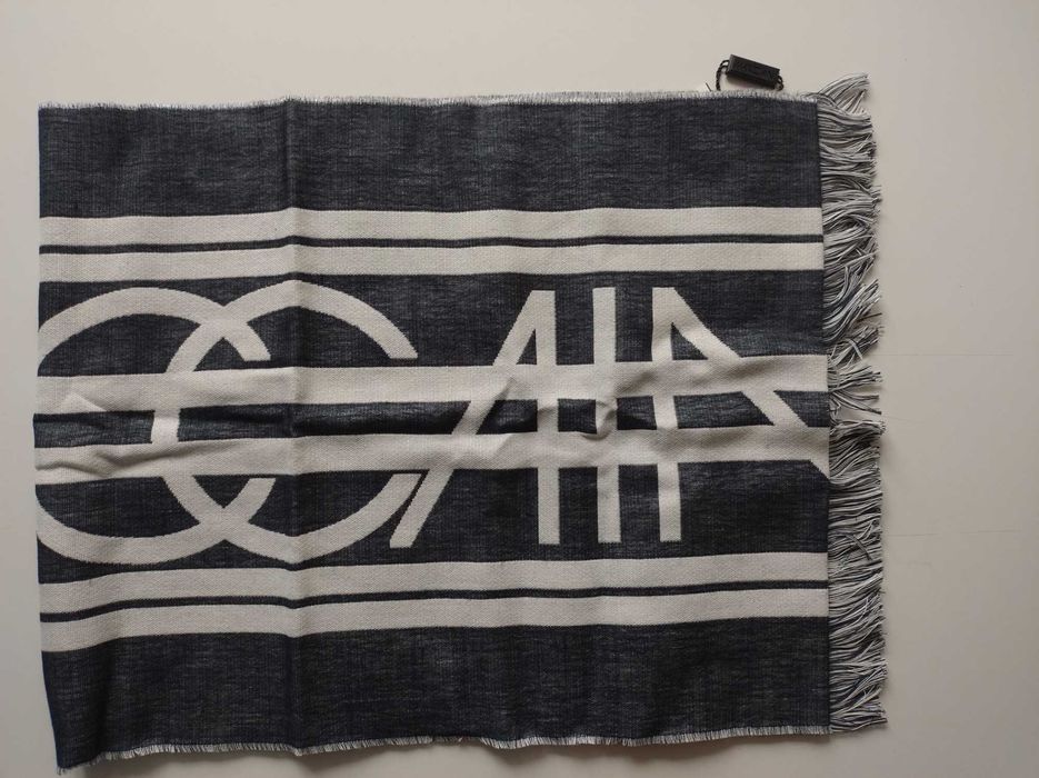 Дамски шал MARCCAIN 180x36 cm сив/бял