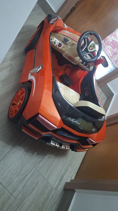 O superbă mașinuța de parc  sport