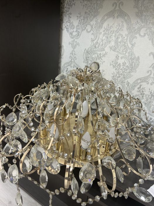 Продам люстра