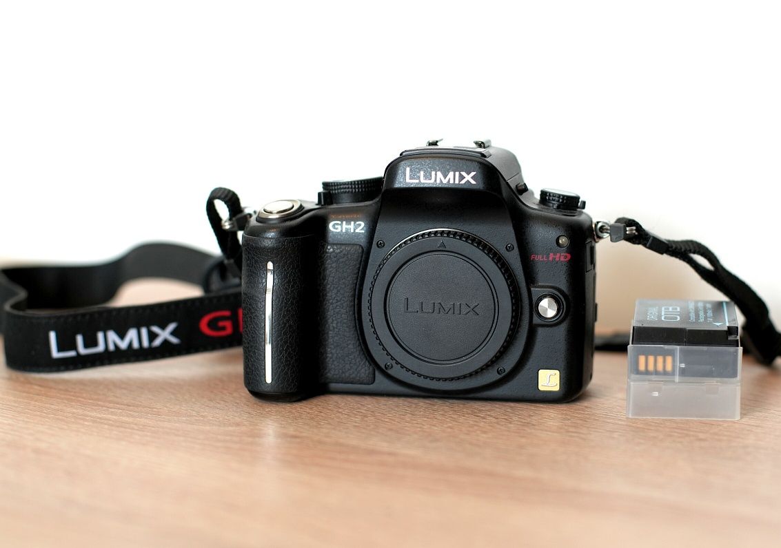 Panasonic GH2 + 2 Acumulatori + card 16 GB Targu-Mures • OLX.ro