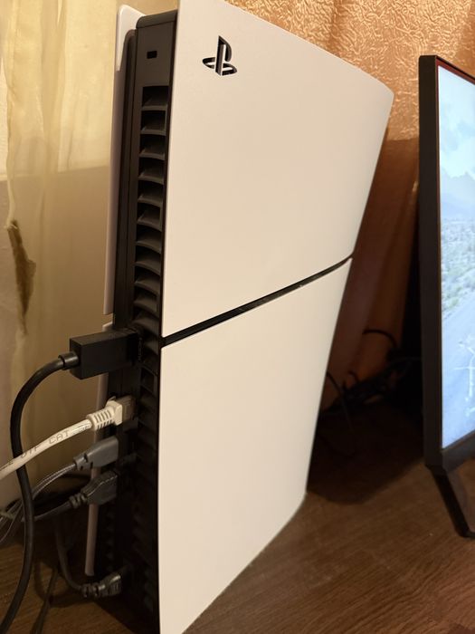 Продавам playstation 5 (slim) с гаранция!!!