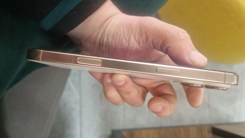 Ассаломалейкум срочна iPhone 16 pro max  256 g сотилади