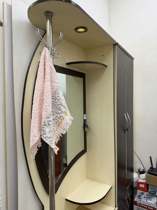 Прихожия шкаф сотилади